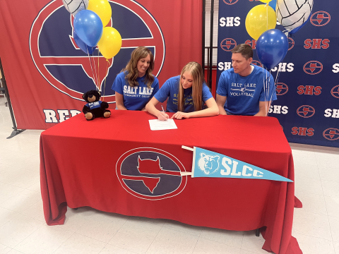 Julia Oberg signs with SLCC